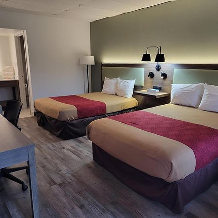 Econo Lodge Perry Bagian luar foto