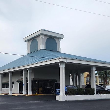 Econo Lodge Perry Bagian luar foto