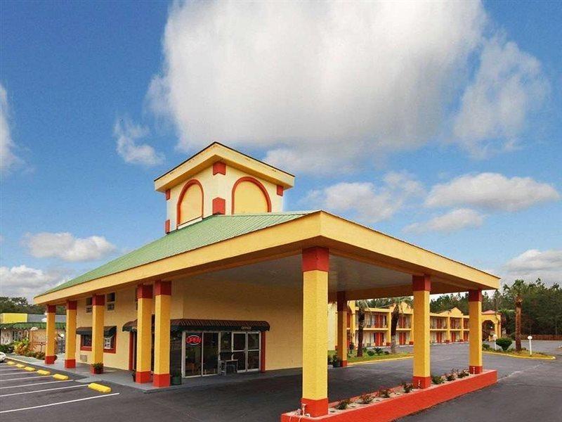 Econo Lodge Perry Bagian luar foto