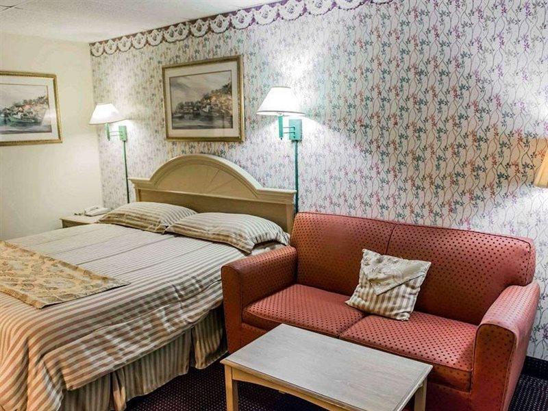 Econo Lodge Perry Bagian luar foto
