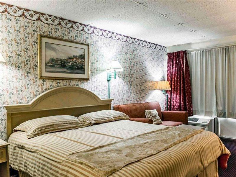 Econo Lodge Perry Bagian luar foto