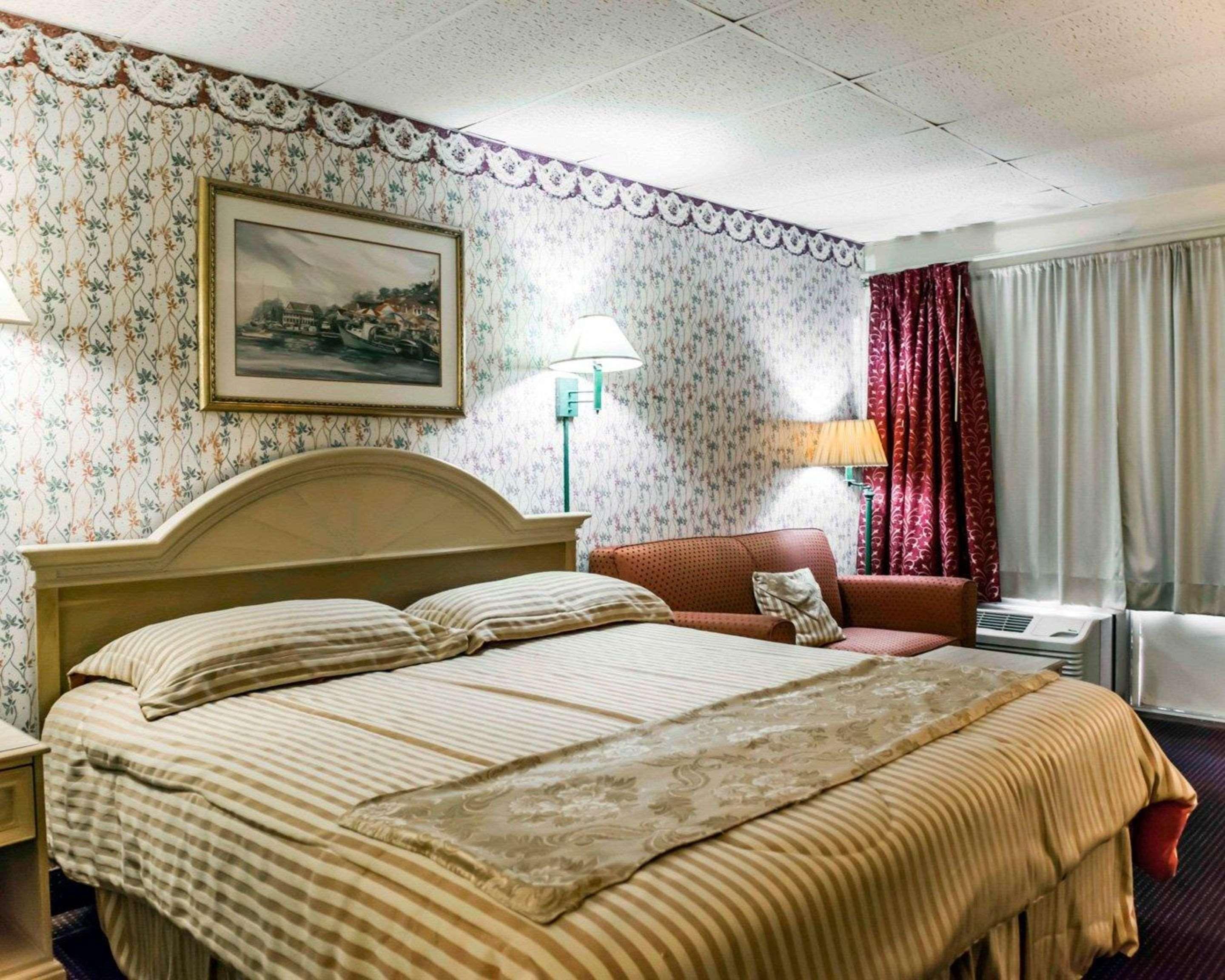 Econo Lodge Perry Bagian luar foto