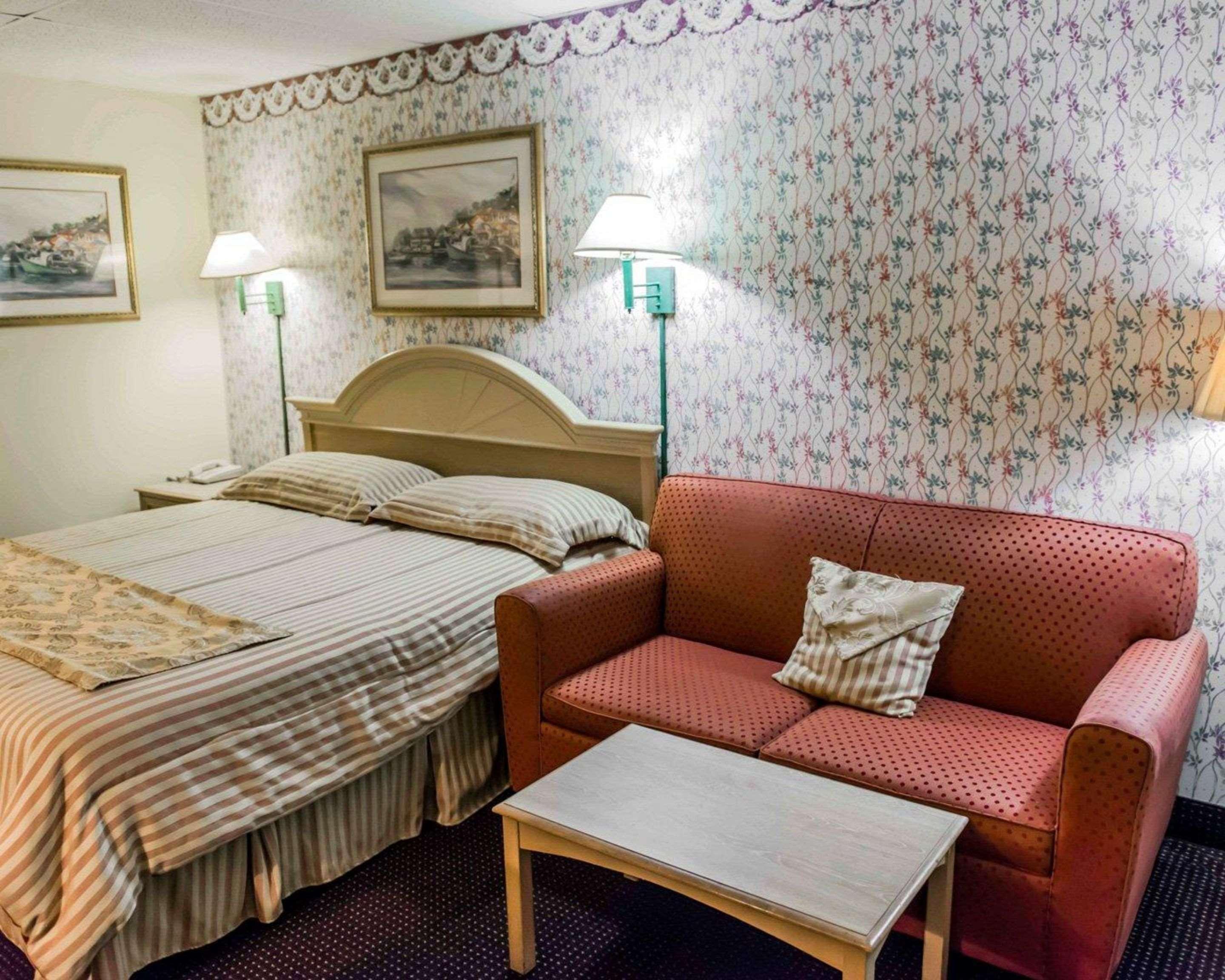 Econo Lodge Perry Bagian luar foto