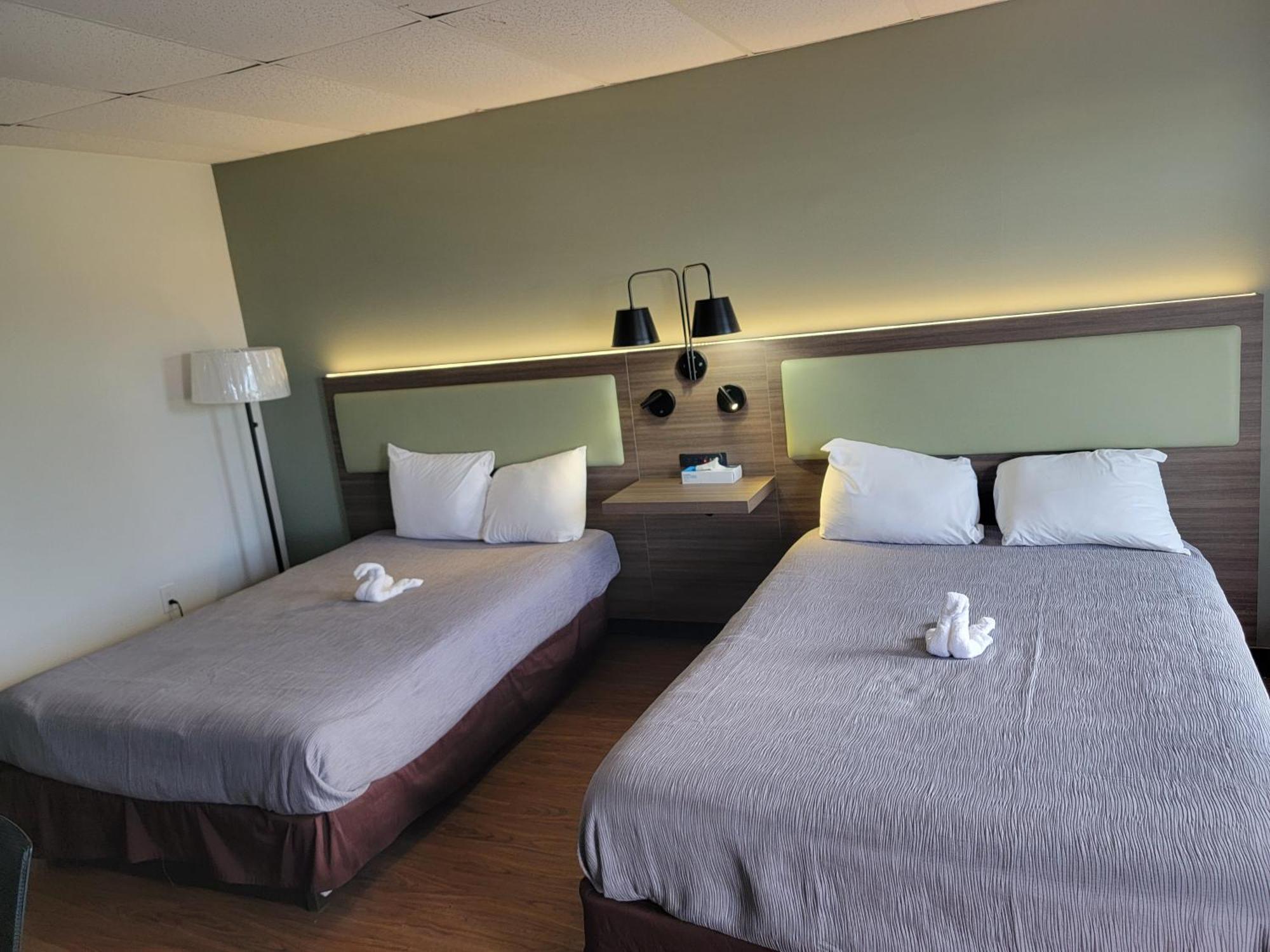 Econo Lodge Perry Bagian luar foto