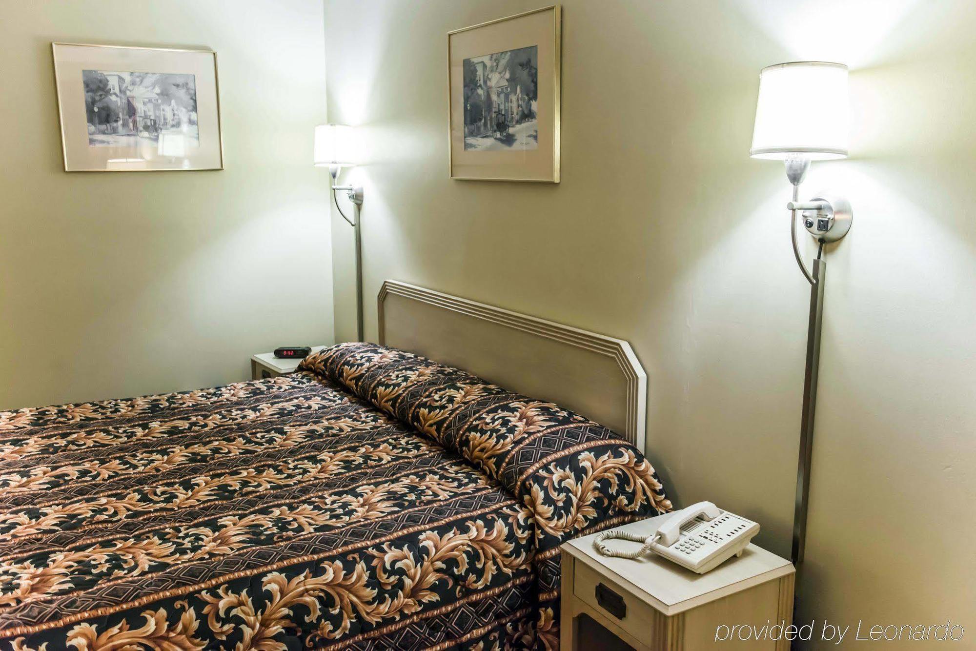 Econo Lodge Perry Bagian luar foto