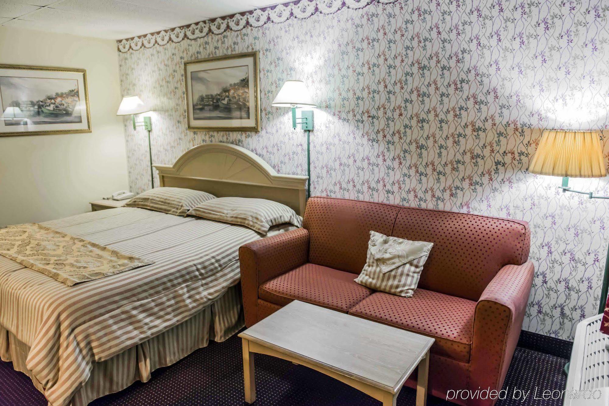 Econo Lodge Perry Bagian luar foto