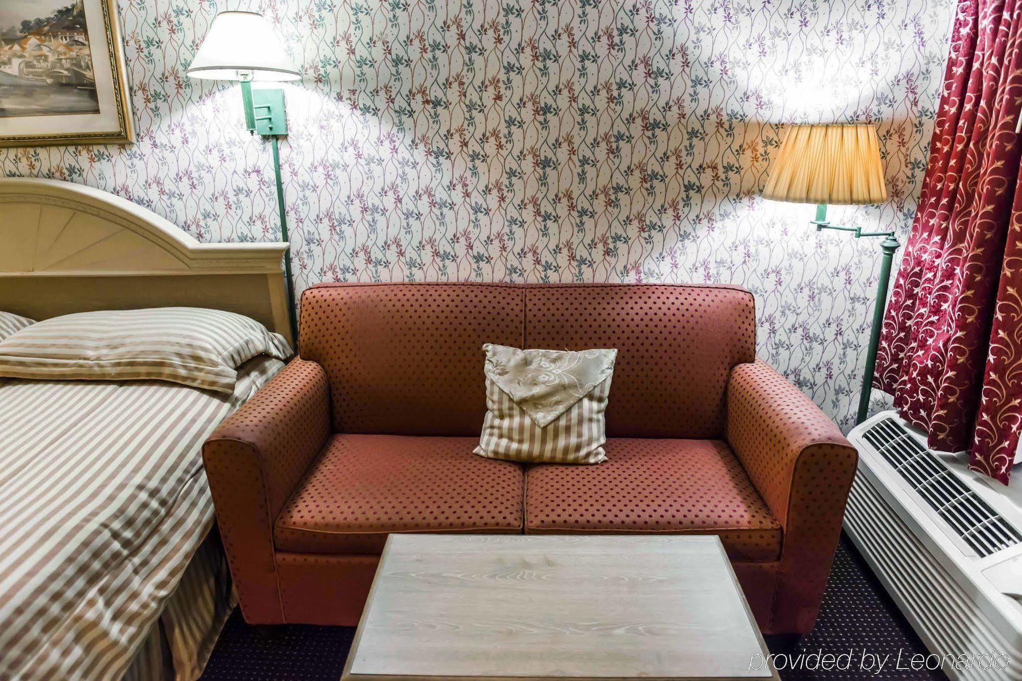 Econo Lodge Perry Bagian luar foto